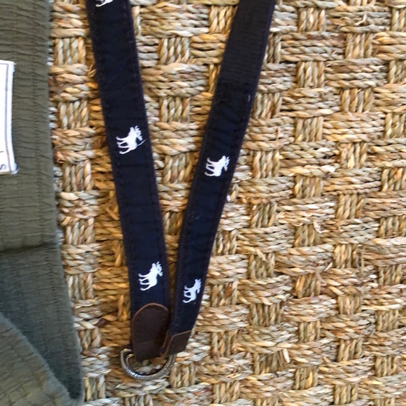 Abercrombie shorts with Abercrombie belt - Picture 4 of 5